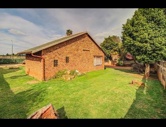 3 BEDROOM HOUSE FOR SALE IN POMONA
